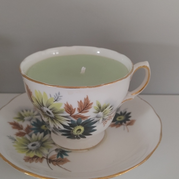 Vintage teacup candles - Picture 14 of 16